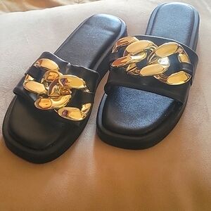 Black bulky chain slides